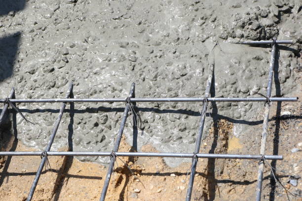 istock Wet concrete is poured into wire mesh 947336284