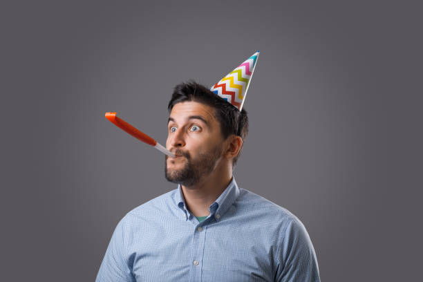 chico joven con sombrero de fiesta - birthday favors fotografías e imágenes de stock