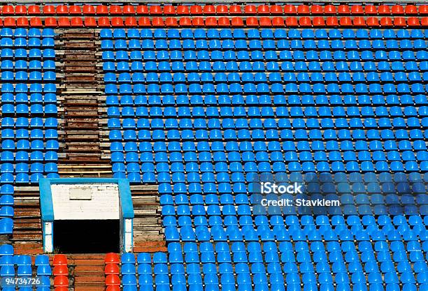 Sport Stadion Tle - zdjęcia stockowe i więcej obrazów Czerwony - Czerwony, Fotografika, Granie