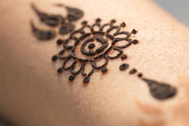 istock drawing of a mehendi on the hand 947349032