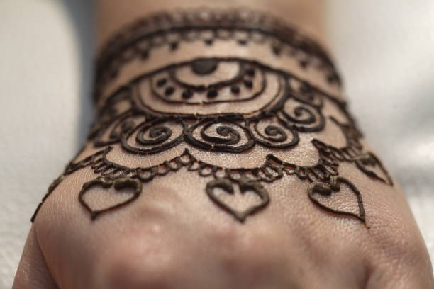 istock drawing of a mehendi on the hand 947349052