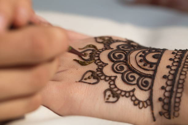 istock drawing of a mehendi on the hand 947349128