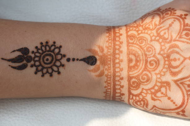 istock drawing of a mehendi on the hand 947349216
