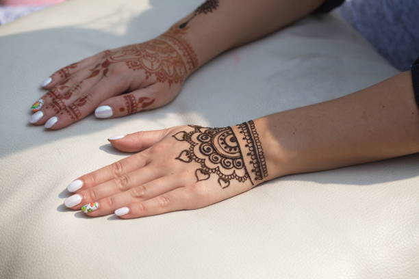 istock drawing of a mehendi on the hand 947349340