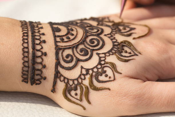 istock drawing of a mehendi on the hand 947349368