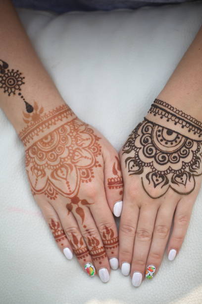 istock drawing of a mehendi on the hand 947349492