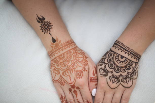istock drawing of a mehendi on the hand 947349510