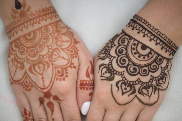 istock drawing of a mehendi on the hand 947349768