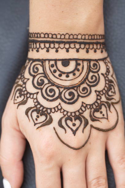 istock drawing of a mehendi on the hand 947349798