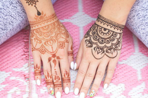 istock drawing of a mehendi on the hand 947349842