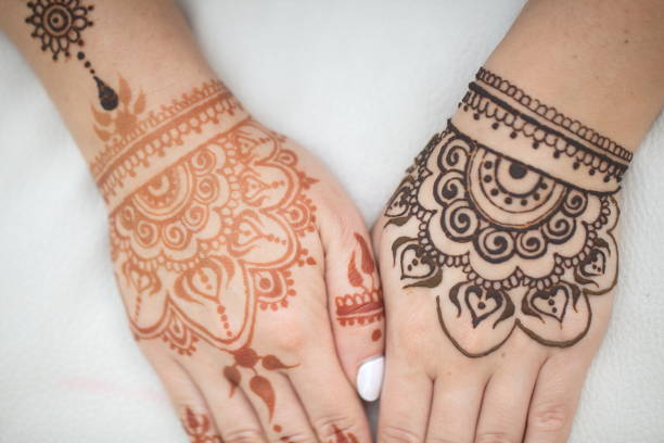 istock drawing of a mehendi on the hand 947349858