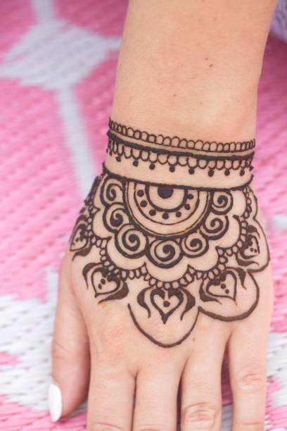 istock drawing of a mehendi on the hand 947349878