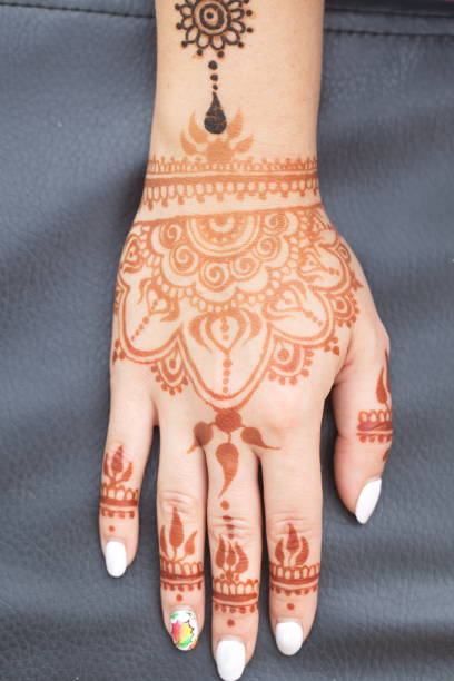 istock drawing of a mehendi on the hand 947349894