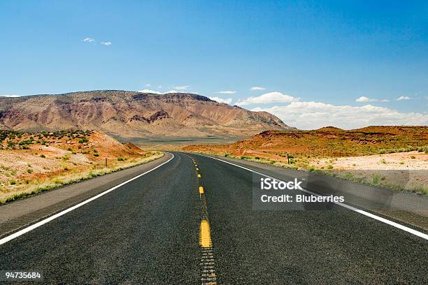 砂漠道 - アリゾナ州のストックフォトや画像を多数ご用意 - アリゾナ州, トラック輸送, アスファルト