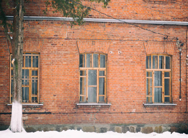 istock An old abandoned house. Non-residential premises 947359148