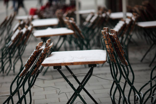 istock Street cafe in winter 947382166