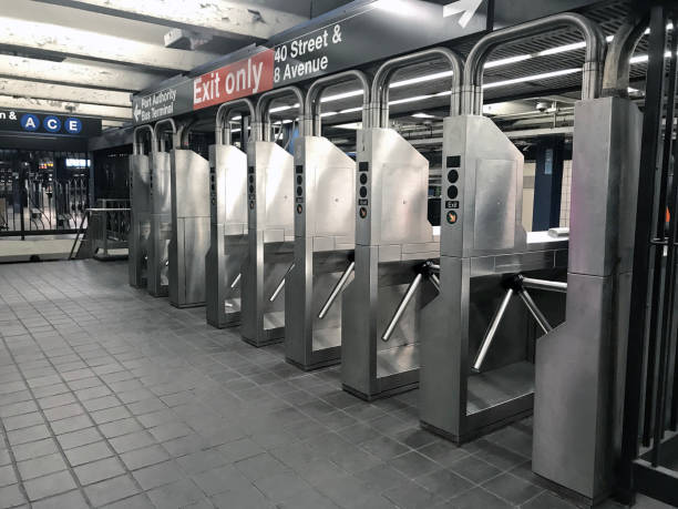 tornelli della metropolitana - subway station subway train new york city people foto e immagini stock