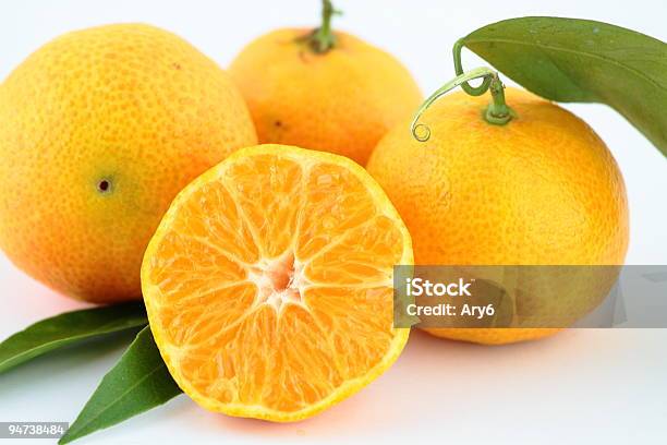 Agrumi Mandarino Isolato Su Sfondo Bianco - Fotografie stock e altre immagini di Agrume - Agrume, Arancione, Cibi e bevande