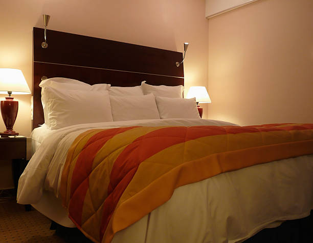 nowoczesne hotelroom - bed and breakfast inn lamp bed zdjęcia i obrazy z banku zdjęć