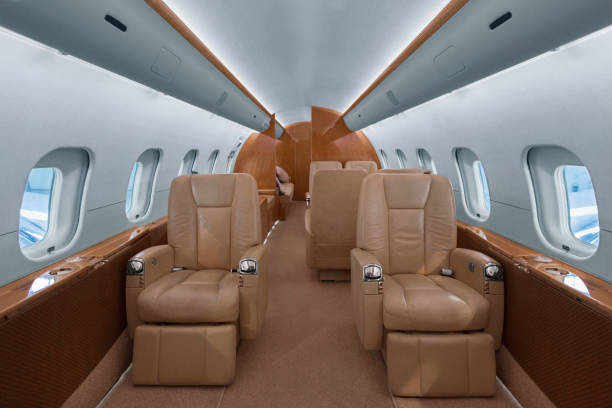 wnętrze odrzutowca biznesowego - vehicle interior corporate jet jet private airplane zdjęcia i obrazy z banku zdjęć