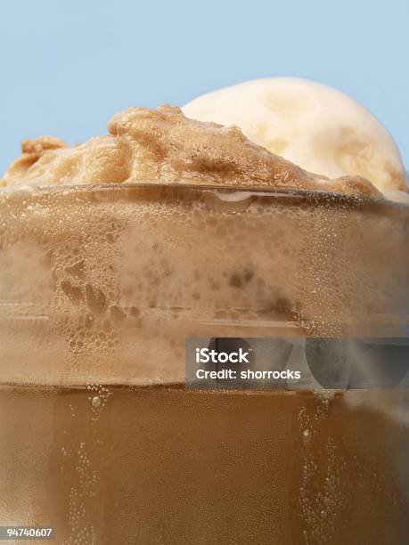 Foto de Float De Root Beer Perfil e mais fotos de stock de Root Beer Float - Root Beer Float, Bebida com espuma, Transbordar