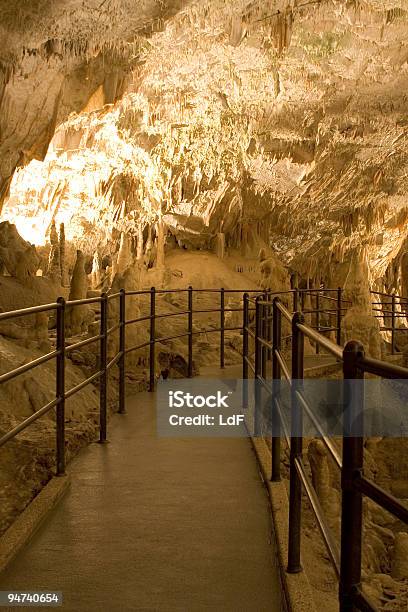 Badanie Ścieżka Trzy - zdjęcia stockowe i więcej obrazów Jaskinia - Jaskinia, Piekło, Słowenia