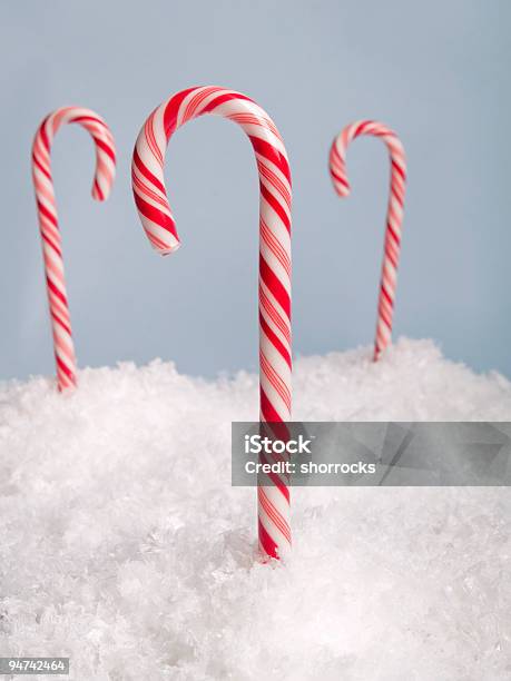 Icy Menta Piperita Canes - Fotografie stock e altre immagini di Alimentazione non salutare - Alimentazione non salutare, Bastoncino di zucchero, Bianco