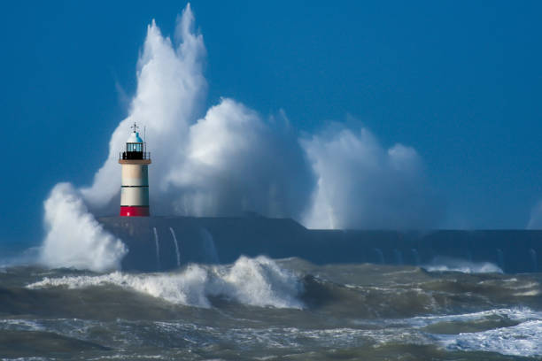 Perfect Storm Lighthouse - Storm - Huge waves -Sea defence - Harbour - Storm - English Channel - East Sussex - Newhaven - UK groyne stock pictures, royalty-free photos & images