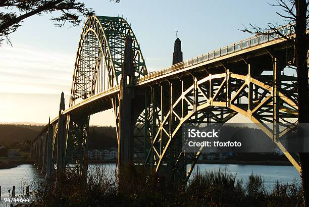 Yaquina Bay Bridge - zdjęcia stockowe i więcej obrazów Newport - Oregon - Newport - Oregon, Port, Stan Oregon