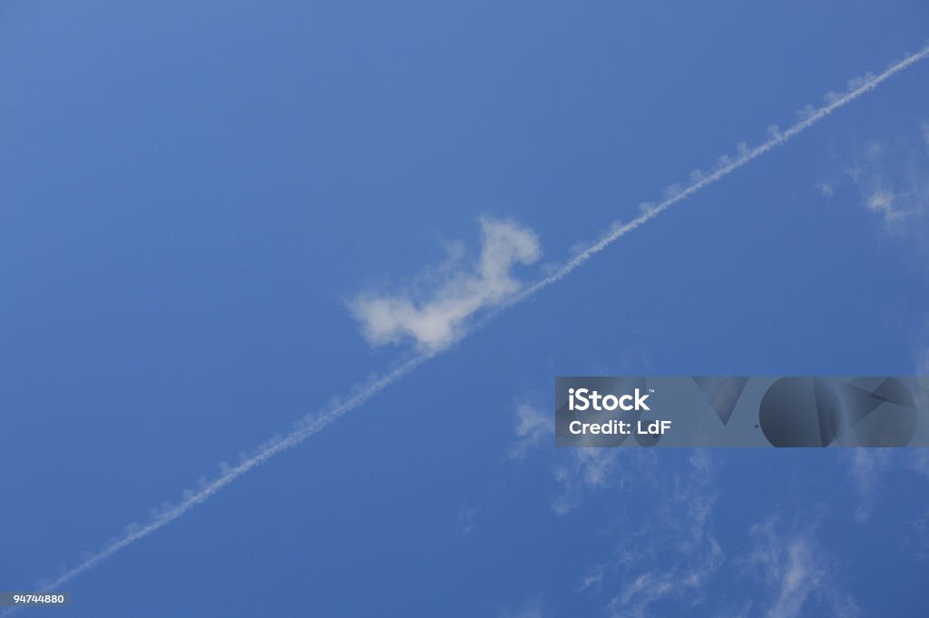 Ligne dans le ciel - Photo de Avion libre de droits