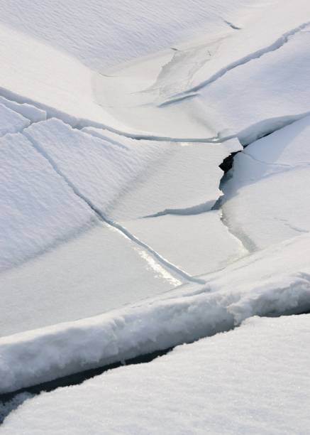 istock Cracks in Frozen Eklutna Lake 947466154
