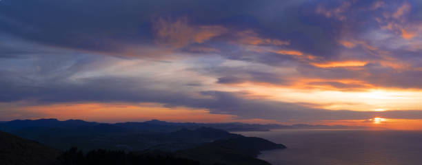 istock Sunset on the Coast of Gipuzkoa 947522462