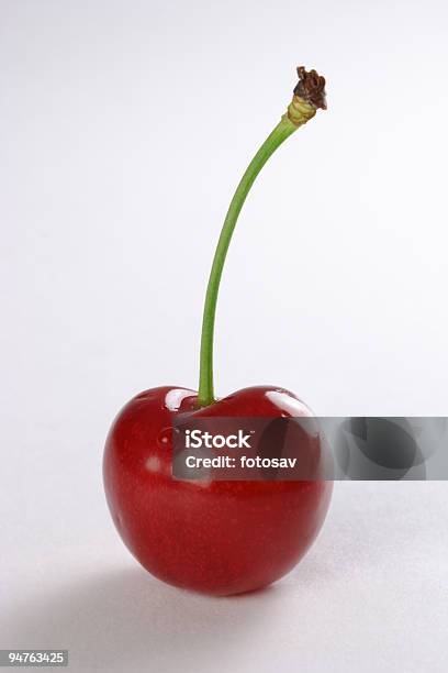 Foto de Cereja Com Pequenas Cai No Fundo Branco e mais fotos de stock de Cereja - Cereja, Abstrato, Alimentação Saudável