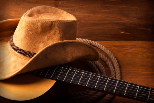 tło muzyki country z gitarą - cowboy hat wild west hat wood zdjęcia i obrazy z banku zdjęć