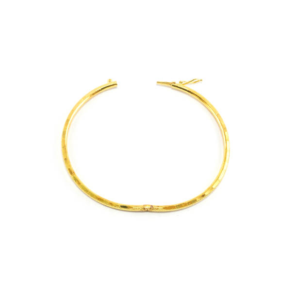 istock gold bracelet isolated on white background 947683268