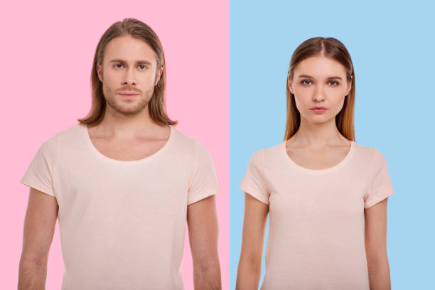 retratos de jóvenes hombre y mujer camisetas beige - multi ethnic group couple sex women fotografías e imágenes de stock