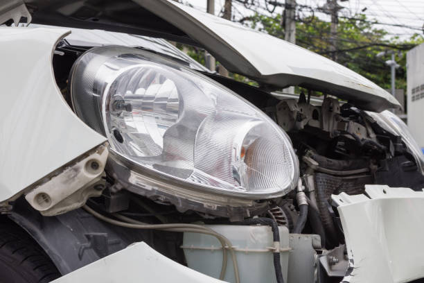 Car crash from a car accident in a city waits insurance. own vehicle Car crash personal vehicle from a car accident in a town wait insurance. Collision Coverage stock pictures, royalty-free photos & images