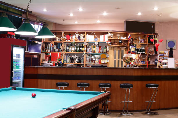 wnętrze pięknego i nowoczesnego bilarda - pool game snooker pub sport zdjęcia i obrazy z banku zdjęć