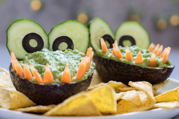 istock Funny alligator avocado guacamole dip and nachos 947776130