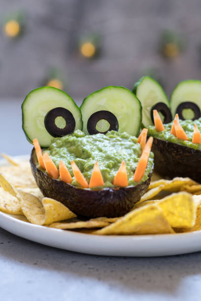 istock Funny alligator avocado guacamole dip and nachos 947776180
