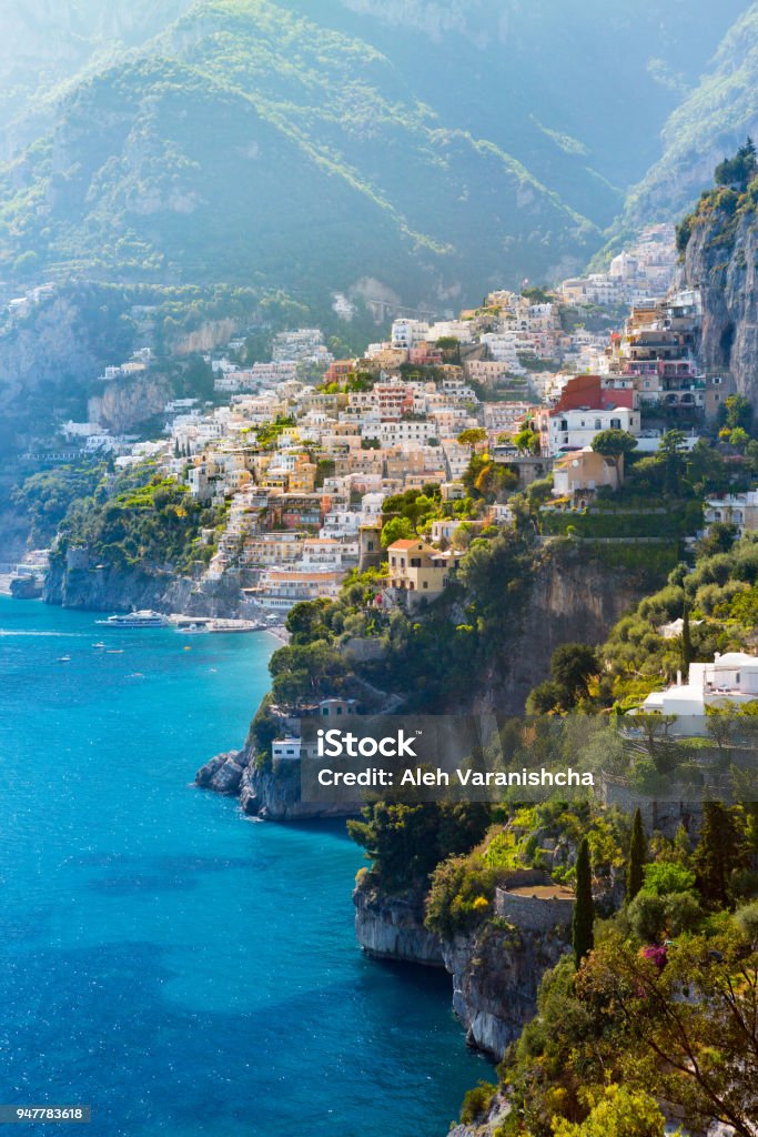 Vista mattutina del paesaggio urbano di Positano, Italia - Foto stock royalty-free di Positano