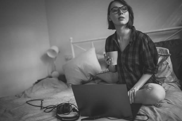 istock Cute girl freelancer 947784172