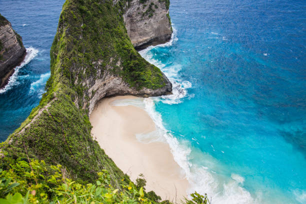 istock Kelingking beach, Nusa Penida 947793808