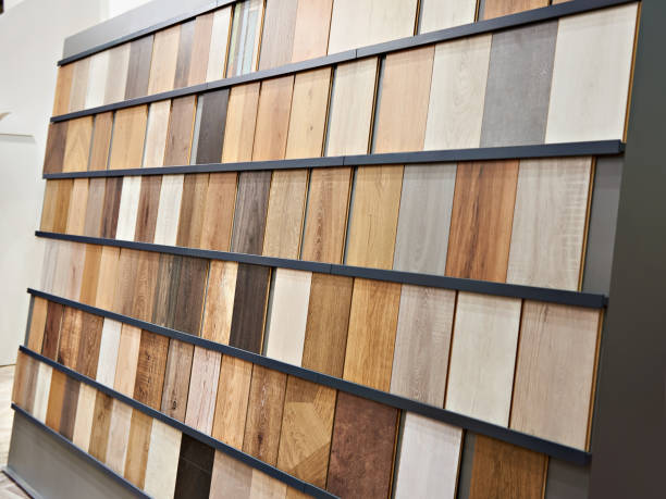 campioni di pannelli laminati in legno - wood laminate flooring foto e immagini stock