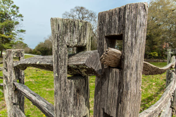 istock Old wood fence 947859044