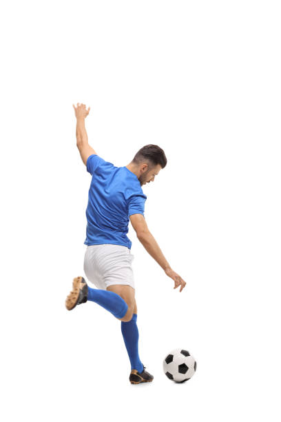 jugador de fútbol pateando una pelota de fútbol - volley kick fotografías e imágenes de stock