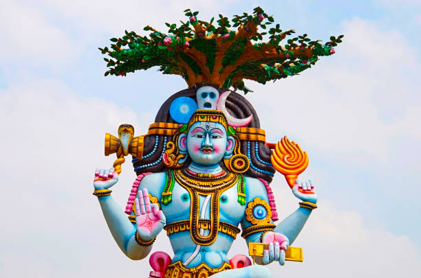 Colorful idol of Lord Shiva, on the way to Kanchipuram, Tamil Nadu, India Colorful idol of Lord Shiva, on the way to Kanchipuram, Tamil Nadu, India dravidian culture photos stock pictures, royalty-free photos & images