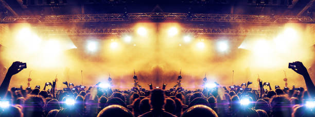 istock Concert smart phones wide angle view 947919300