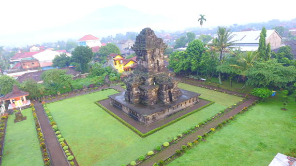 храм сингасари маланг, индонезия - malang стоковые фото и изображения