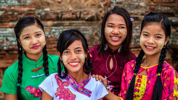 istock Young Burmese girls posing in Bagan 947979918